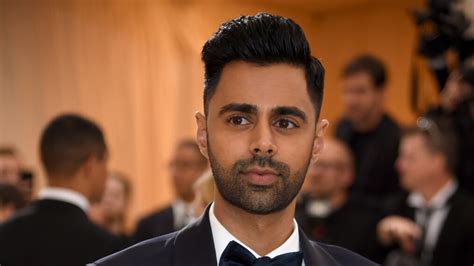  Il concerto Risate e Ritmi di  Hasan Minhaj: Un'Esplosione di Cultura Colombiana