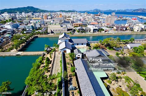 愛媛県今治市天気予報: 空がピンク色に染まる理由とは？