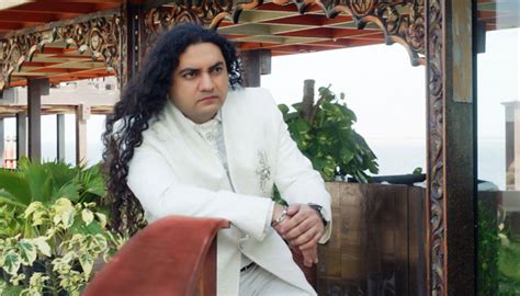 Il Grande Tour di Taher Shah: Un Fenomeno Virale Inaspettato!