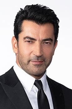 Kenan Imirzalıoğlu Live in Milan: A Turkish Superstar Takes Italy by Storm!